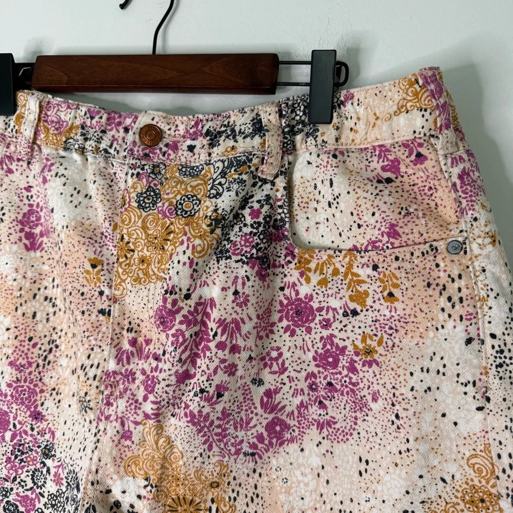 Anthropologie Floral Print High-Rise Shorts in Cream, Pink & Gold - Picture 6 of 13